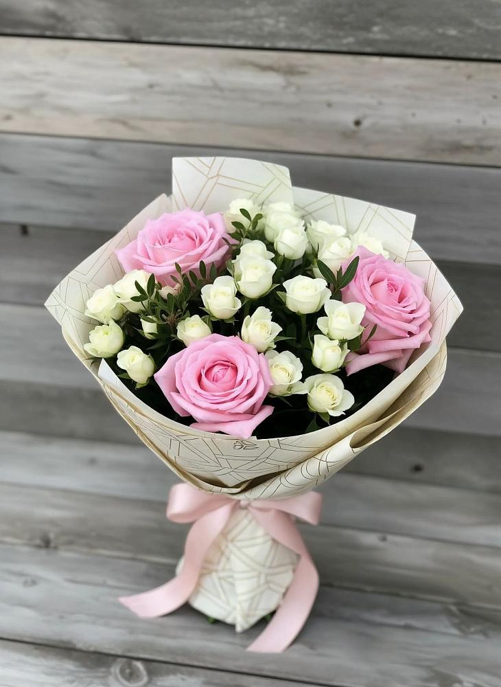 Букет цветов из: Розы в Посёлок центральной усадьбы совхоза Мир