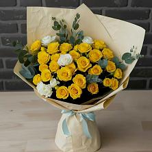Букет цветов из:  Розы в Посёлок центральной усадьбы совхоза Мир