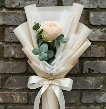 Букет цветов из:  Розы в Посёлок центральной усадьбы совхоза Мир