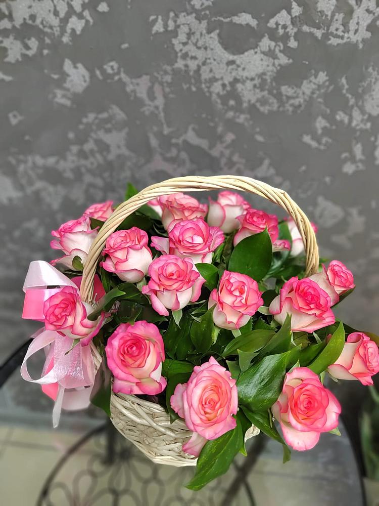 Цветочная композиция из Розы в корзине в Посёлок центральной усадьбы совхоза Мир