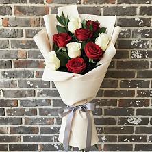Букет цветов из:  Розы в Посёлок центральной усадьбы совхоза Мир