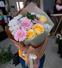 Букет цветов из:  Герберы, Розы и Хризантемы #REPLACE_PRED# Посёлок центральной усадьбы совхоза Мир