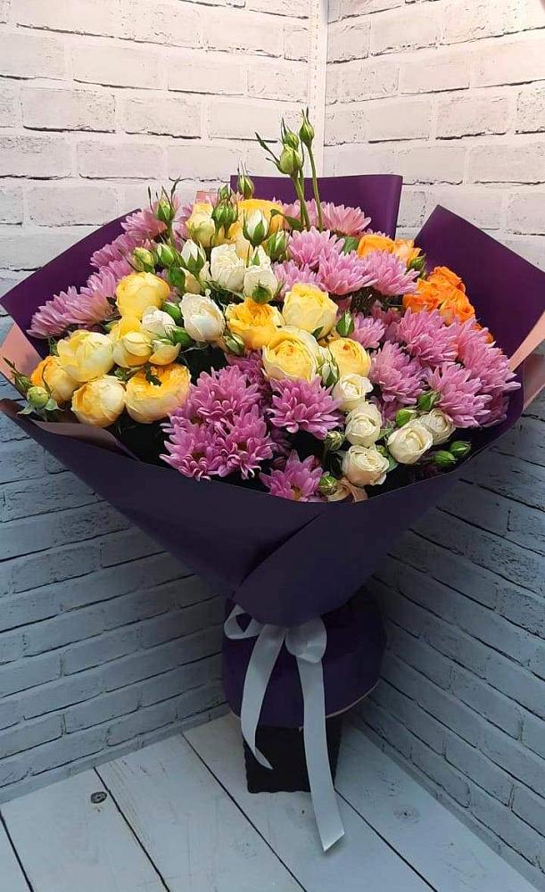 Букет цветов из: Хризантемы и Розы в Посёлок центральной усадьбы совхоза Мир