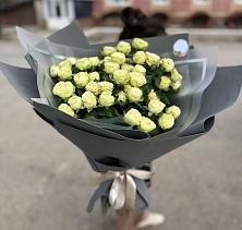 Букет Белые кустовые розы Солинеро #REPLACE_PRED# Посёлок центральной усадьбы совхоза Мир