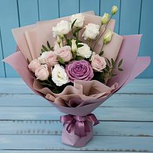 Букет цветов из:  Розы и Лизиантусы в Посёлок центральной усадьбы совхоза Мир
