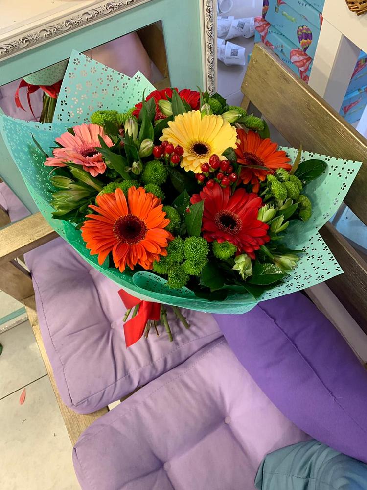 Букет цветов из: Герберы, Хризантемы и Альстромерии в Посёлок центральной усадьбы совхоза Мир