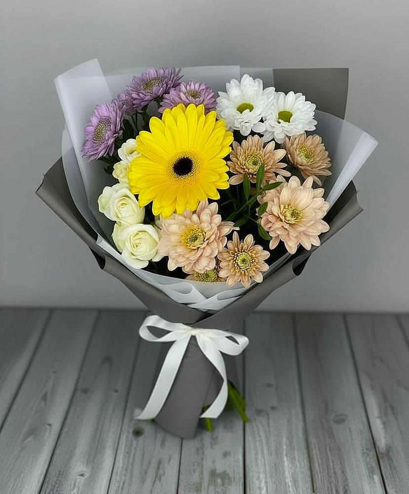Букет цветов из: Розы, Герберы и Хризантемы в Посёлок центральной усадьбы совхоза Мир