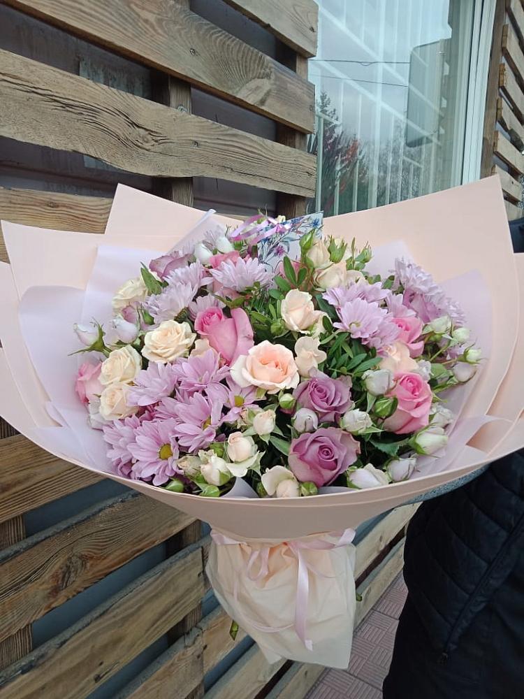 Букет цветов из: Розы и Хризантемы в Посёлок центральной усадьбы совхоза Мир