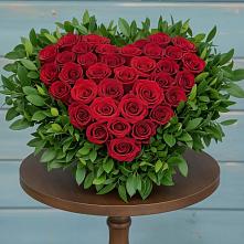 Цветочная композиция из Розы в виде сердца в Посёлок центральной усадьбы совхоза Мир