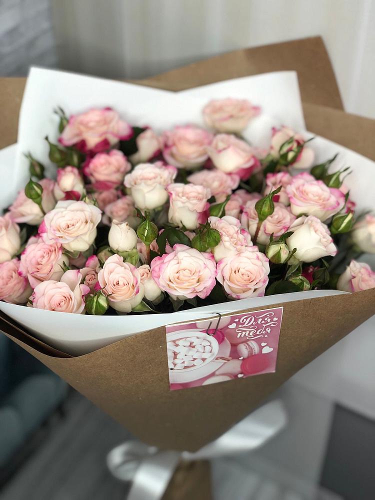 Букет цветов из: Розы в Посёлок центральной усадьбы совхоза Мир