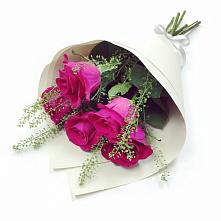 Букет цветов из:  Розы в Посёлок центральной усадьбы совхоза Мир