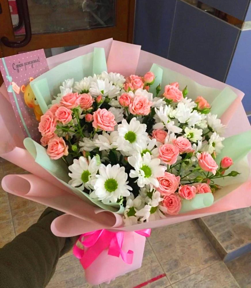 Букет цветов из: Розы и Хризантемы в Посёлок центральной усадьбы совхоза Мир