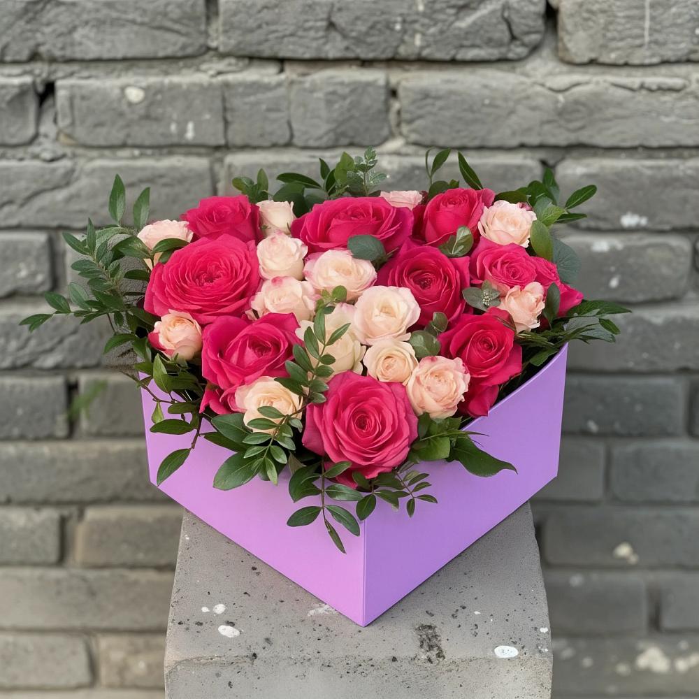 Цветочная композиция из Розы в коробке в Посёлок центральной усадьбы совхоза Мир