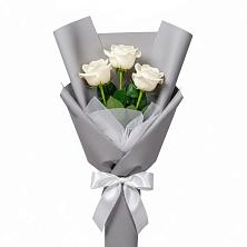 Букет 3 белые розы в Посёлок центральной усадьбы совхоза Мир