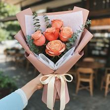 Букет цветов из:  Розы в Посёлок центральной усадьбы совхоза Мир