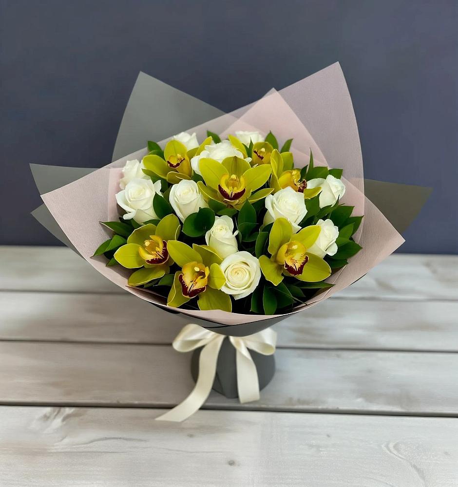 Букет цветов из: Орхидеи и Розы в Посёлок центральной усадьбы совхоза Мир