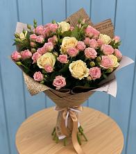 Букет цветов из:  Розы в Посёлок центральной усадьбы совхоза Мир