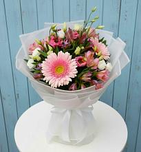 Букет цветов из:  Герберы, Альстромерии и Лизиантусы #REPLACE_PRED# Посёлок центральной усадьбы совхоза Мир