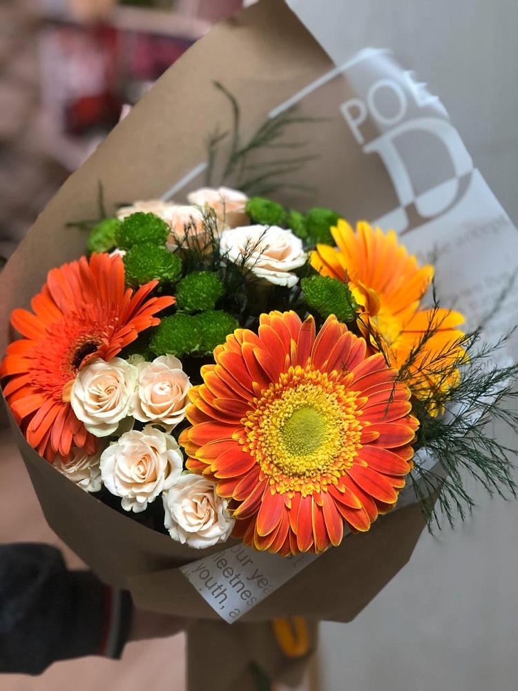 Букет цветов из: Герберы, Хризантемы и Розы в Посёлок центральной усадьбы совхоза Мир