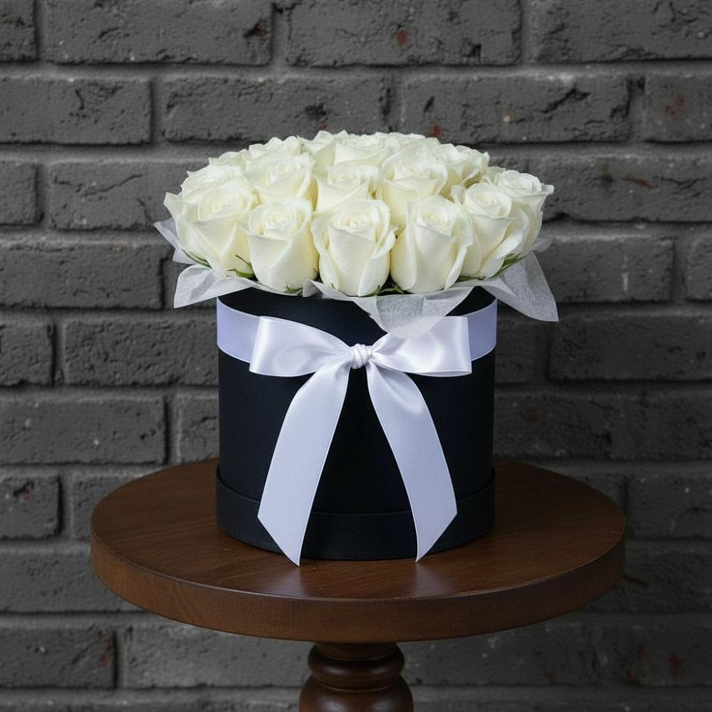 Цветочная композиция из Розы в шляпной коробке в Посёлок центральной усадьбы совхоза Мир