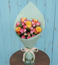 Букет цветов из:  Розы в Посёлок центральной усадьбы совхоза Мир