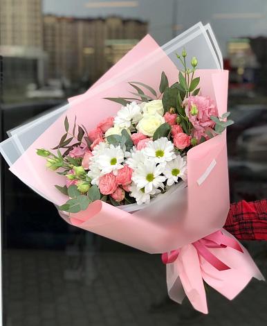 Букет цветов из: Розы, Лизиантусы и Хризантемы в Посёлок центральной усадьбы совхоза Мир