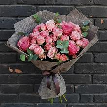 Букет цветов из:  Розы в Посёлок центральной усадьбы совхоза Мир