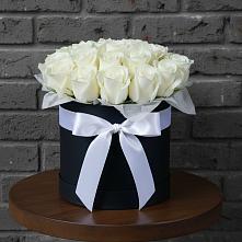 Цветочная композиция из Розы в шляпной коробке в Посёлок центральной усадьбы совхоза Мир