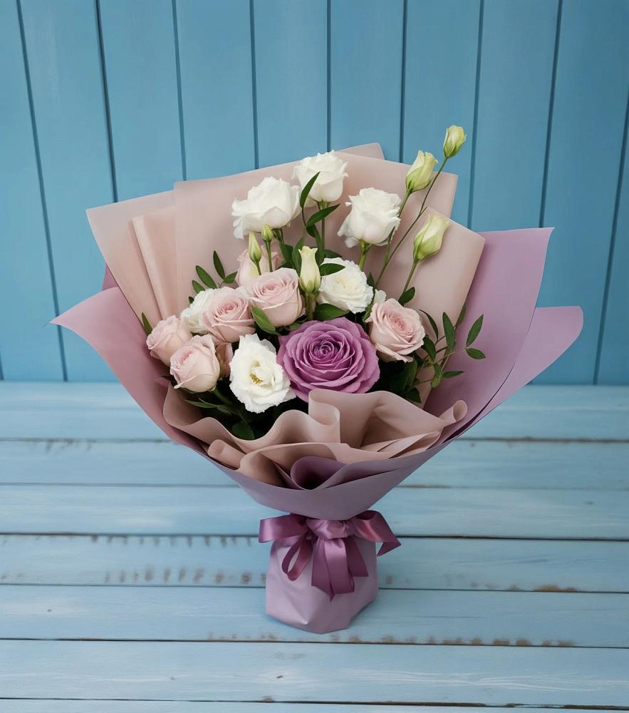 Букет цветов из: Розы и Лизиантусы в Посёлок центральной усадьбы совхоза Мир